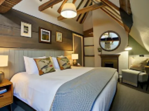 ดิเรดไลออน โรงแรมในHook