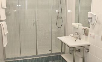 Otel on Vahe