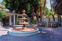 Villa Royale Hotels near Palm Springs Art Museum