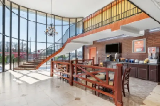 Rose City Inn & Suites