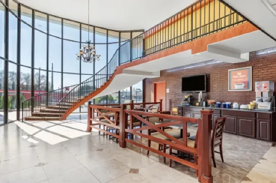 Rose City Inn & Suites