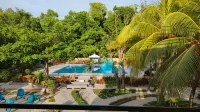Dumalaay Coastline Resort فنادق في Larena