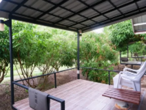 นอกชานมีนารีสอร์ท Nok Chan Mee Na โรงแรมในอำเภอ จอมทอง