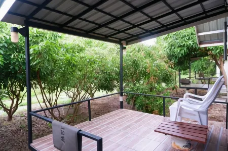 Nok Chan Mee Na Отели рядом с достопримечательностью «Mork Fa Waterfall»