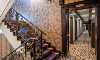 Attache Hotel