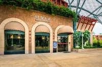 Resorts World Sentosa - Crockfords Tower