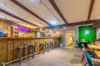 The Golden Fleece Inn Hotels in Garndolbenmaen