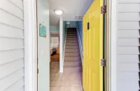 Steps to Beach - Dog Friendly - 2 Bedroom 1.5 Bathroom Townhome
