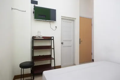 Urbanview Hotel AVA Semarang near Akademi Kepolisian Semarang by RedDoorz Hotel di Gajahmungkur