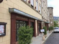 Logis Hôtel de la Paix Hôtels à : Lodève