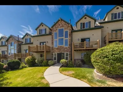 L@@K! Cozy Respite with Spectacular Mountain and Lake Views! Ski Utah