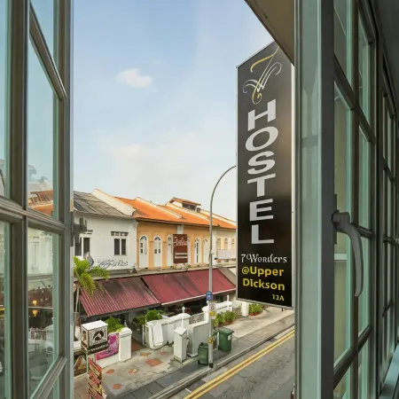 7 Wonders Hostel at Upper Dickson Отели рядом с достопримечательностью «Рынок «Бугис-стрит»»