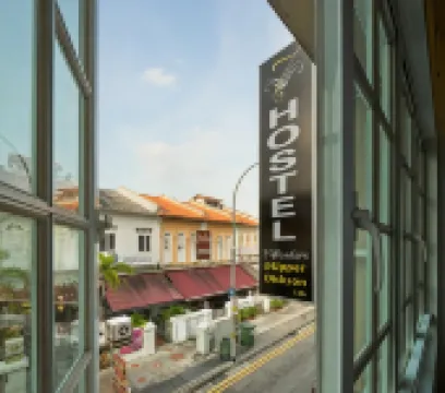 7 Wonders Hostel at Upper Dickson Hotel dekat Jalan Bugis