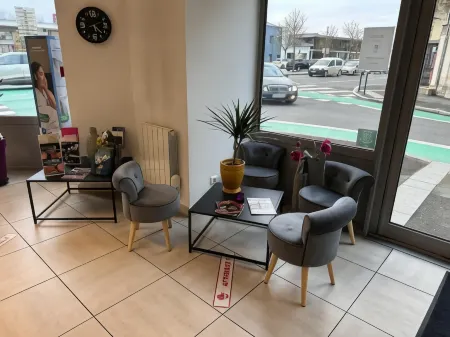 Brit Hotel Confort Nevers Centre Gare Отели в г. Невер