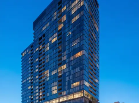 Level Chicago - Old Town