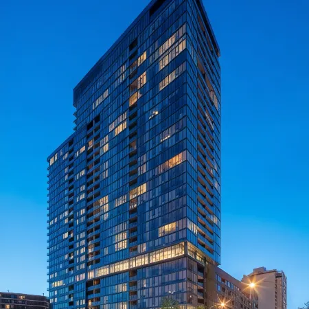 Level Chicago - Old Town