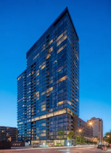 Level Chicago - Old Town