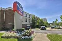 SpringHill Suites Detroit Southfield Hotels in der Nähe von Alpine Driving School Inc