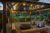 Cowichan Lake Cottages -Riverside