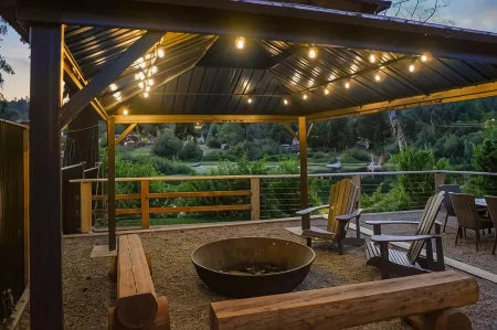 Cowichan Lake Cottages -Riverside