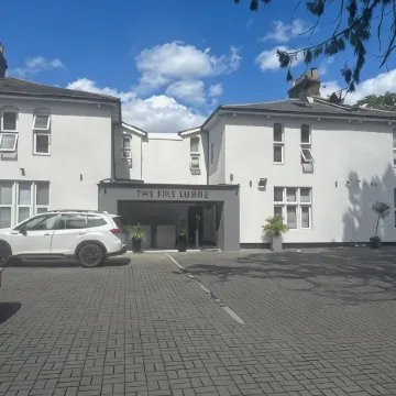 OYO Firs Lodge London Heathrow