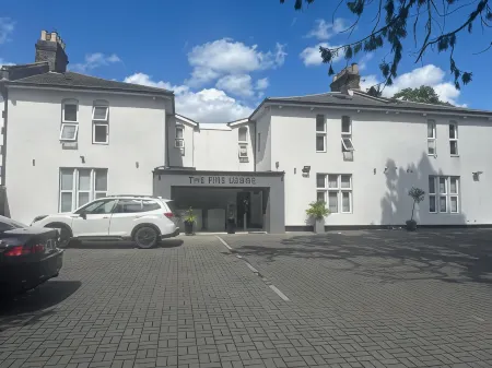 OYO Firs Lodge London Heathrow Отели рядом с Аэропорт Хитроу