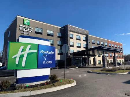 Holiday Inn Express & Suites Boston South - Randolph Отели в г. Рандольф