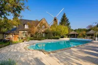 Logis Domaine du Moulin Cavier Hotels in Briollay