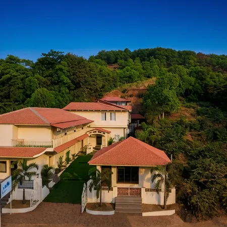 De Lagom Comforts , Comfortable Rooms with Pool & Breakfast - Near Anjuna Beach