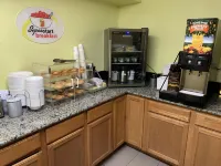 Super 8 by Wyndham Pueblo - breakfast