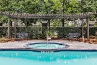 La Quinta Inn & Suites by Wyndham Tomball - Pools