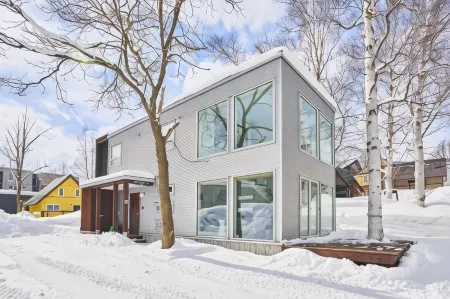 Niseko Central Houses and Apartments Отели рядом со станцией Станция JR Kutchan