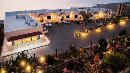 Sea Gate Resort Отели в г. Ma'in