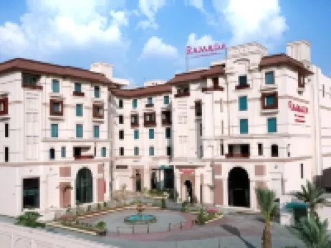 รามาดา โดย วินแฮม ละฮอร์ กูลเบิร์ก II โรงแรมในลาฮอร์