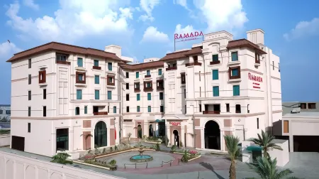 Ramada by Wyndham Lahore Gulberg II Отели рядом с достопримечательностью «Зоопарк Лахор»