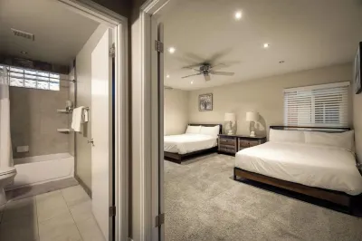 Cozy 4Bd House,10Mins to Las Vegas Strip,20Mins to Airport!Salt Water Pool &Spa! Hotels near The Arroyo Market Square