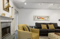 Charming 2-bedroom apartment nestled in nature behind the Broadmoor Hotel.