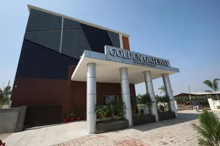 Hotel Golden Gateway Отели рядом с достопримечательностью «Sripuram Golden Temple»