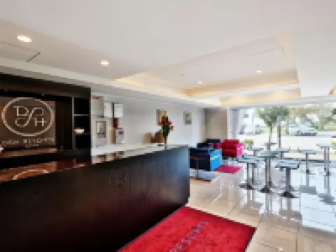 ビーチフロントタワーミハマ 北谷町のホテル