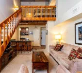 Clean and cozy loft! Right at Mountain Inn!