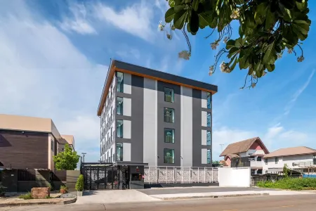 Panwadee Boutique House Отели рядом с достопримечательностью «Chaengwattana Community Church»