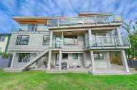 3 BR Seaside Bliss-Close to the beach-OCEAN VIEW!