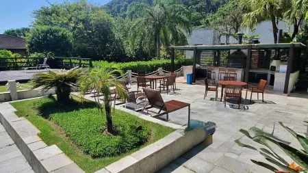 Juquehy Sea Front Condominium 42: best location on the beach