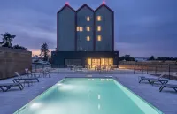 The Originals City, Relais d'Estillac, Agen Sud - Pool