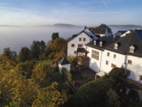 Burghaus & Villa Kronenburg Hotels in Dahlem