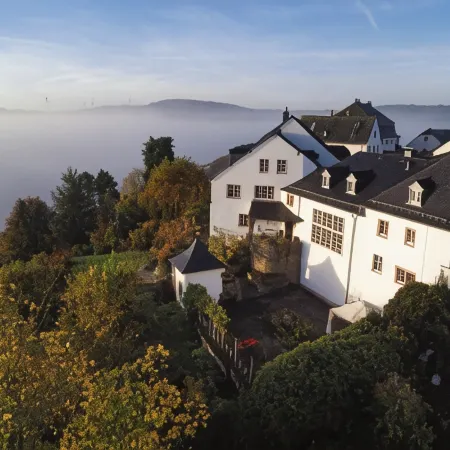 Burghaus & Villa Kronenburg