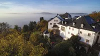 Burghaus & Villa Kronenburg Hotels in Dahlem