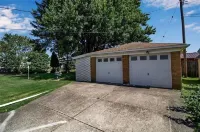 Beautiful Home in Buffalo near Airport with AC, WiFi, 3King Beds & Free Parking