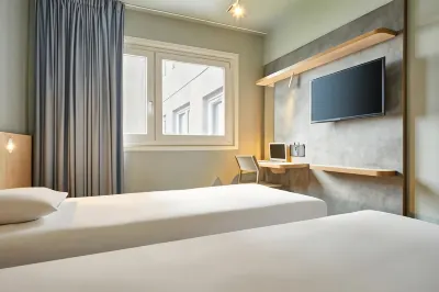 ibis budget Paris Porte d'Aubervilliers Hôtels à proximité de : La Courneuve - 8 Mai 1945
