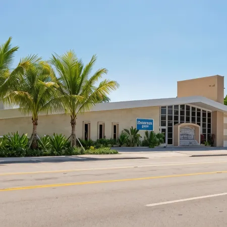 Downtown Hollywood Gardens Inn & Suites